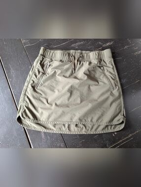 Athleta Olive Green 2015 XS Mini Skort Zipper Pockets Athleisure Sporty Summer